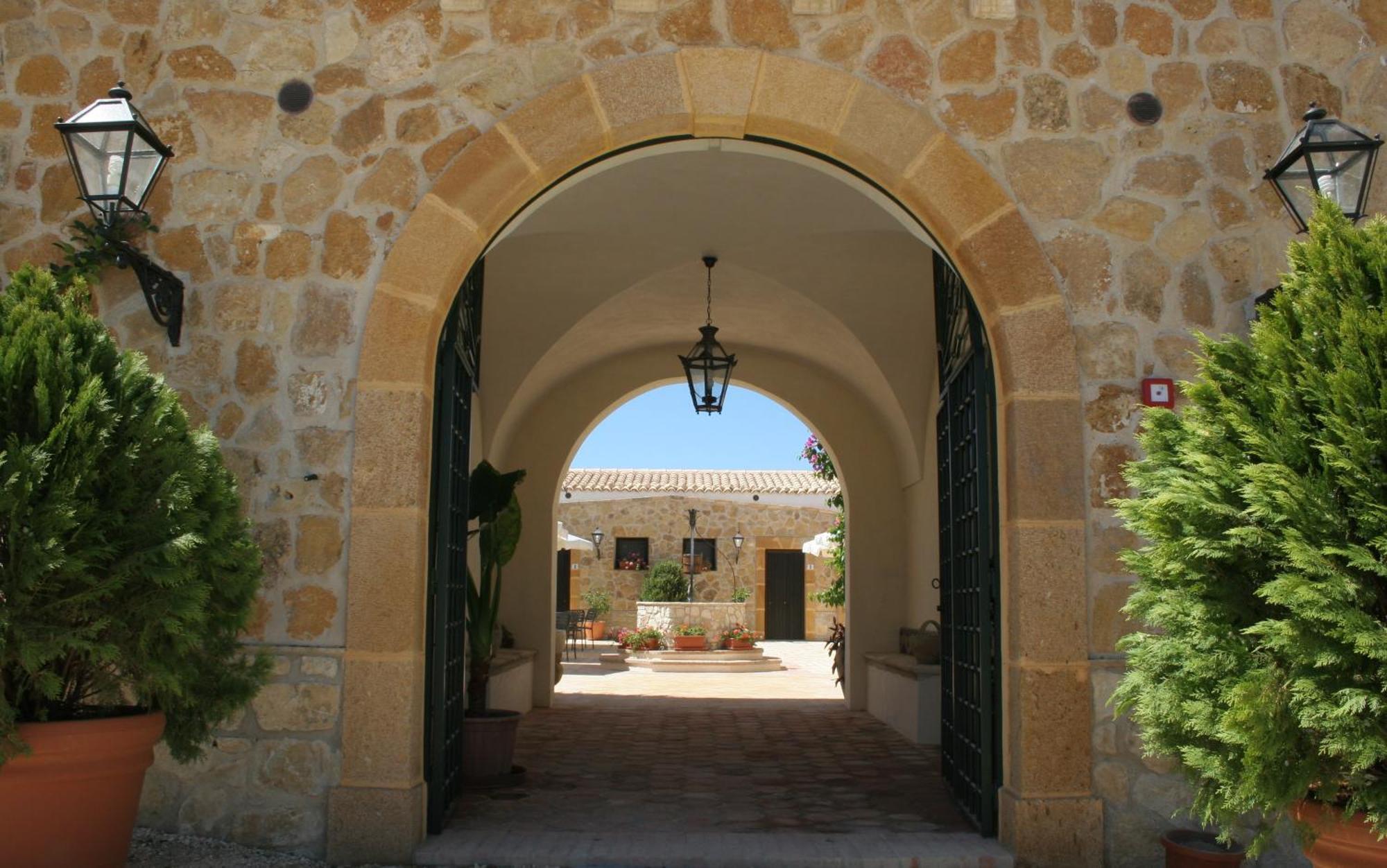 Don Giovanni Hotel Sambuca di Sicilia Bagian luar foto